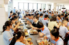 市成立党政统筹、部分协同、学校从责、岗亭逃